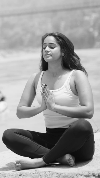 Ayushi Tandon Yoga Teacher